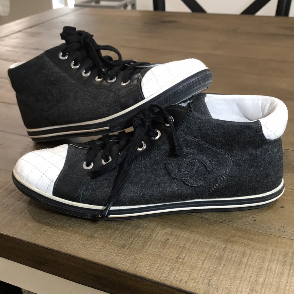 CHANEL Sneakers